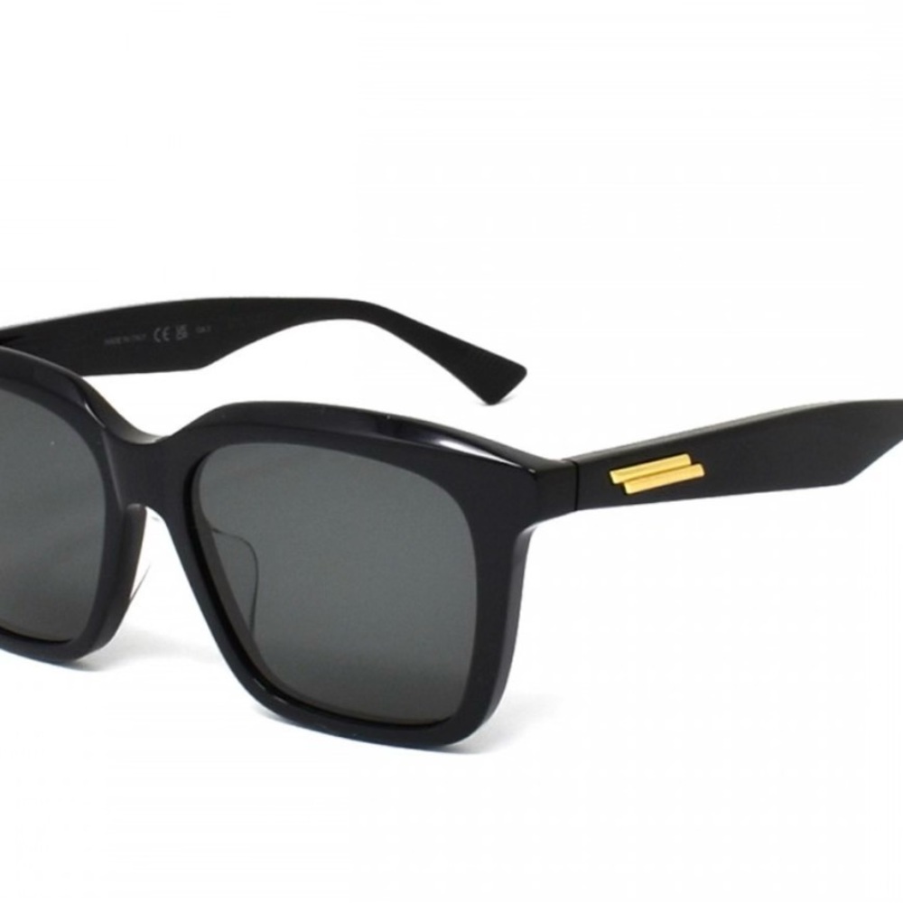Bottega Veneta Black Classic Sunglasses with Case